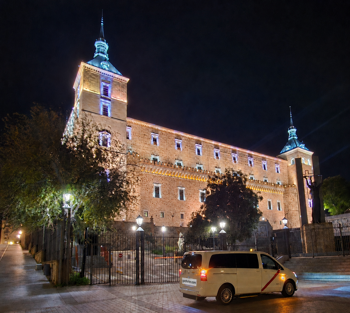 Mercedes Vito taxi real en Toledo, minivan hasta 8 plazas